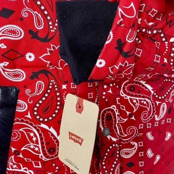 Levi’s Men’s Red Bandana Print Sherpa Collar Jacket XL, Western Puffer Style NWT - Picture 5 of 5